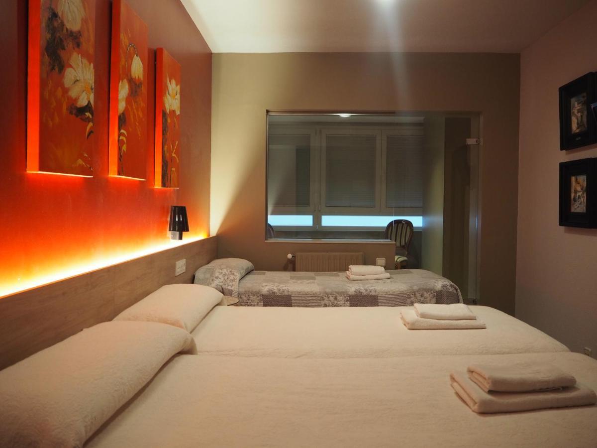Hostal Acella Pamplona Eksteriør billede A room at a love hotel in Tokyo