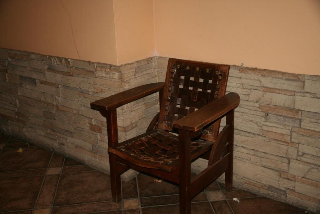 Hostal Acella Pamplona Eksteriør billede The chair used by the victims
